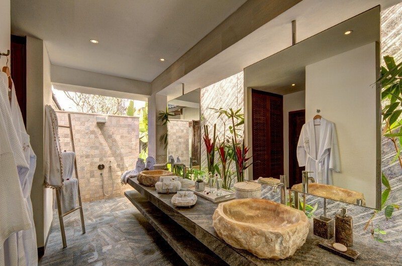 Abaca Villas His and Hers Bathroom, Petitenget | 5 Bedroom Villas Bali