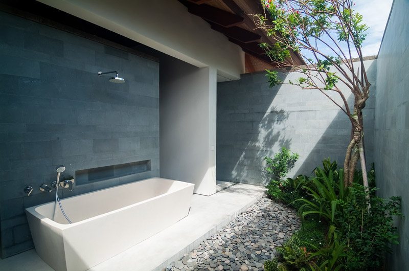 Ambalama Villa Open Plan Bathtub, Seseh | 5 Bedroom Villas Bali
