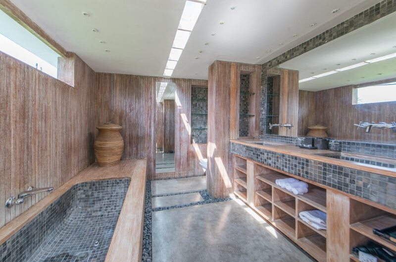 Casa Mateo Bathroom with Shower, Seminyak | 5 Bedroom Villas Bali
