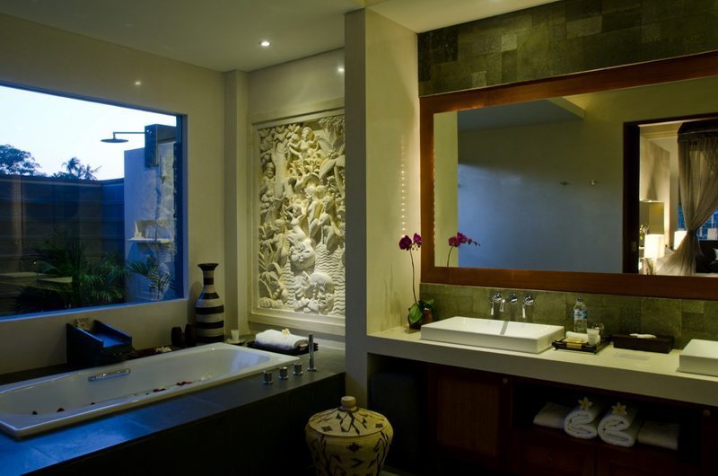 Kemala Villa His and Hers Bathroom with Bathtub, Canggu | 5 Bedroom Villas Bali