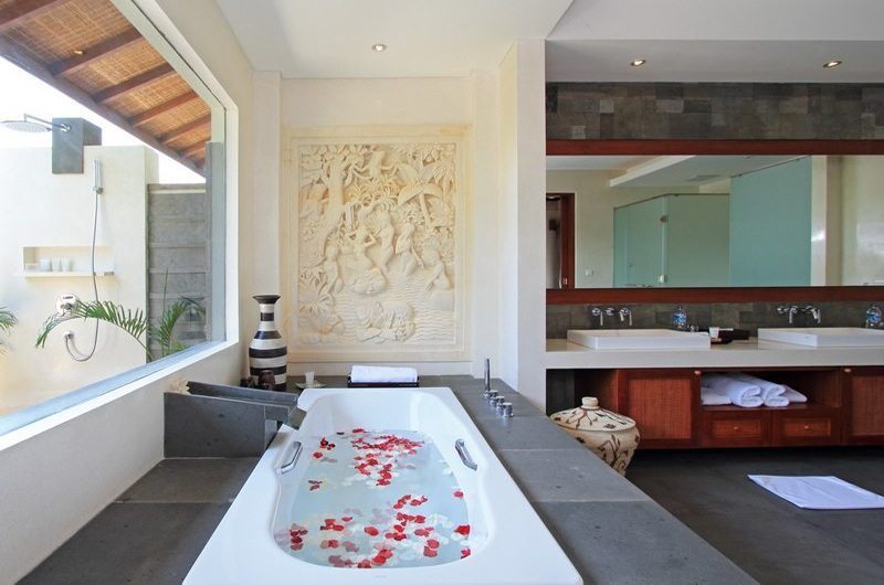 Kemala Villa His and Hers Bathroom, Canggu | 5 Bedroom Villas Bali