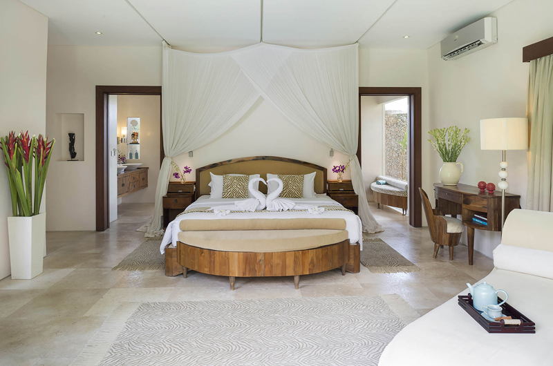 Lataliana Villas Bedroom and En-Suite Bathroom, Seminyak | 5 Bedroom Villas Bali