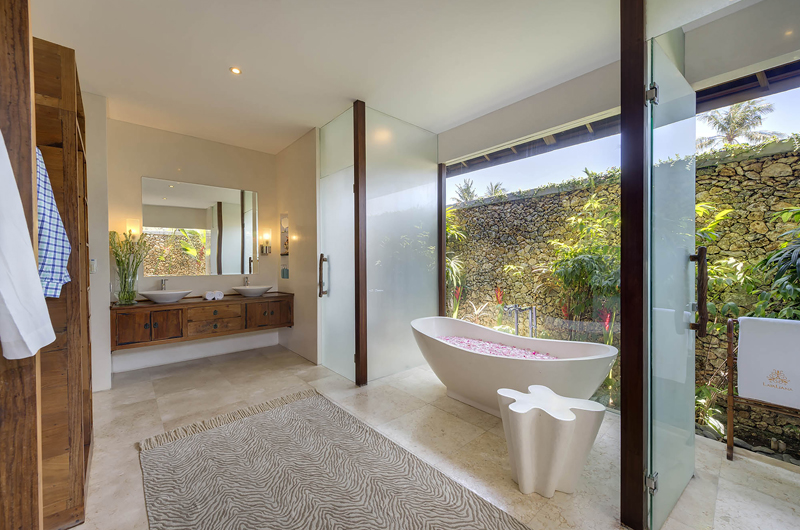 Lataliana Villas Romantic Bathtub Set Up, Seminyak | 5 Bedroom Villas Bali
