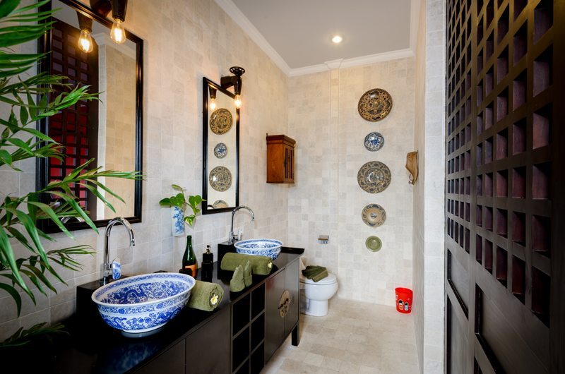 Niconico Mansion His and Hers Bathroom with Mirror, Petitenget | 5 Bedroom Villas Bali
