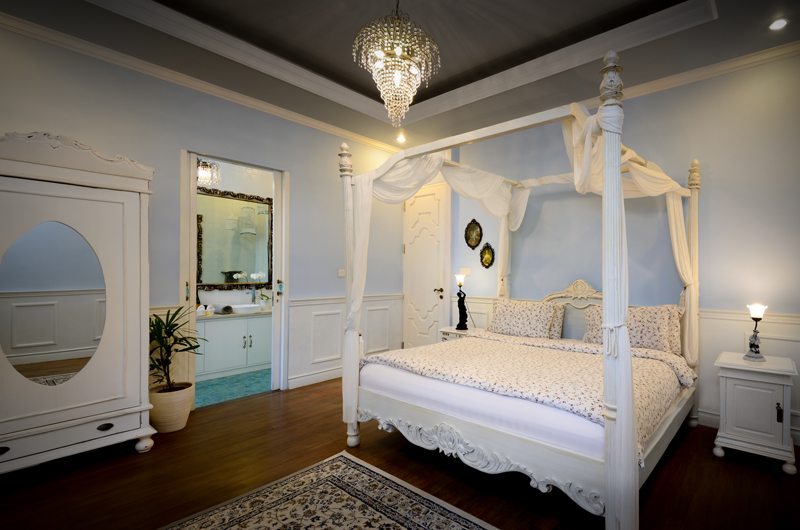 Niconico Mansiona Four Poster Bed with Wooden Floor, Petitenget | 5 Bedroom Villas Bali