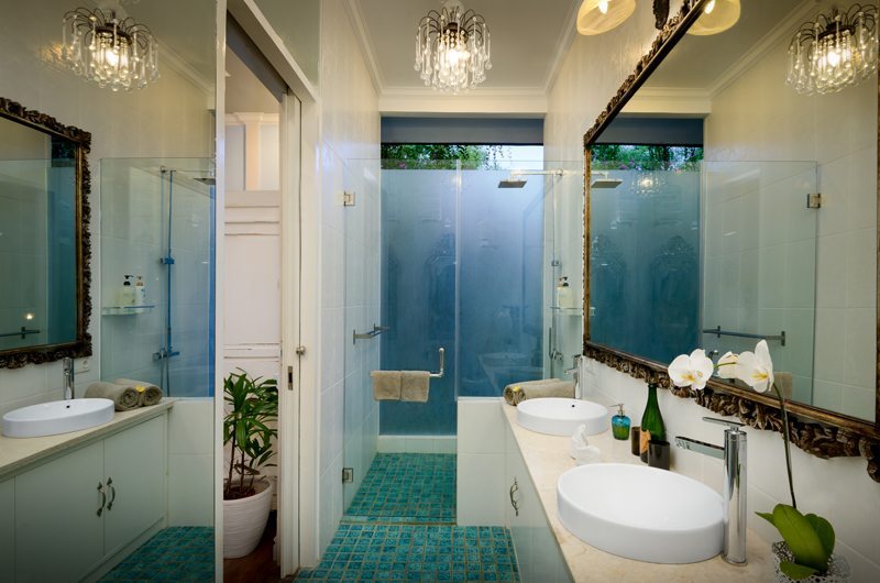 Niconico Mansion Bathroom with Mirror, Petitenget | 5 Bedroom Villas Bali