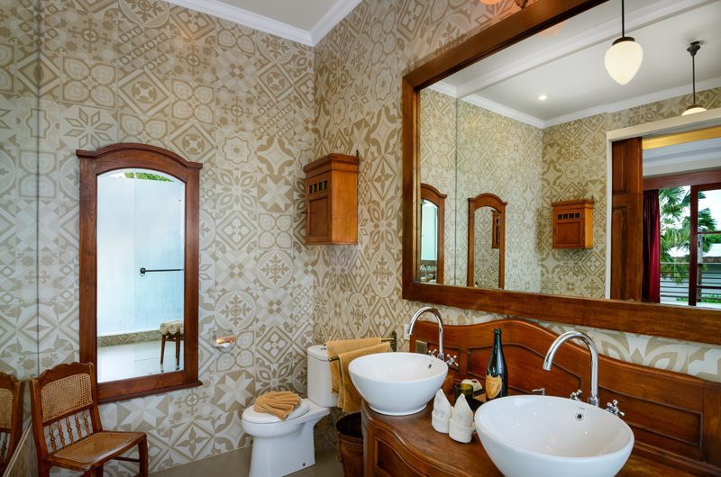 Niconico Mansion His and Hers Bathroom, Petitenget | 5 Bedroom Villas Bali