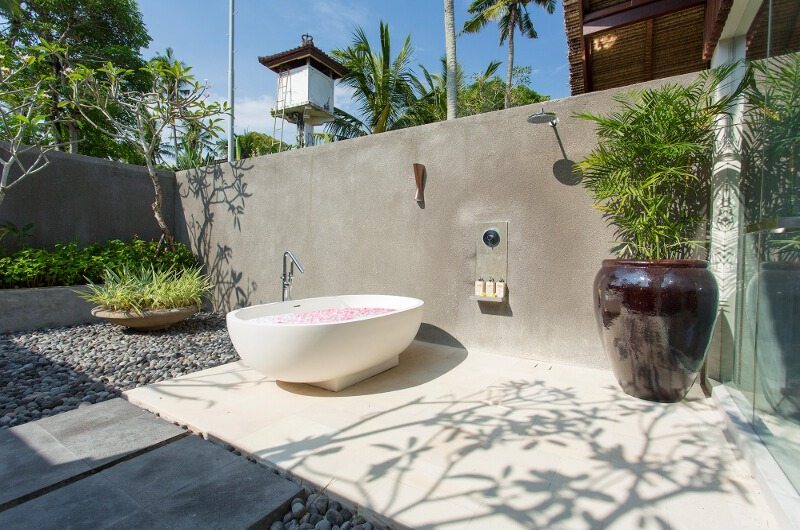 Seseh Beach Villas Open Plan Bathtub, Seseh | 5 Bedroom Villas Bali