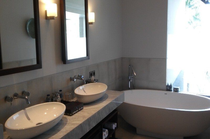 Seseh Beach Villas His and Hers Bathroom with Bathtub, Seseh | 5 Bedroom Villas Bali