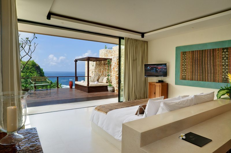 The Ungasan Clifftop Resort Villa Ambar Bedroom with Sea View, Uluwatu | 5 Bedroom Villas Bali