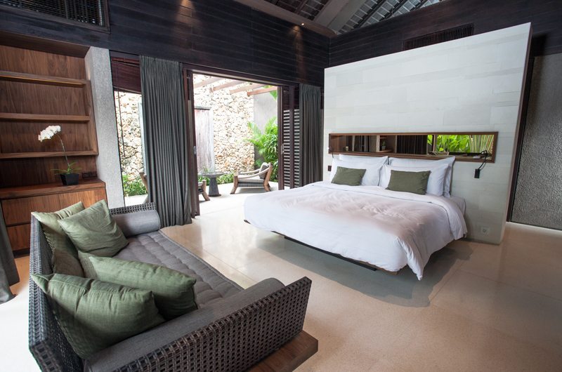 The Ungasan Clifftop Resort Villa Jamadara Bathroom with Seating Area, Uluwatu | 5 Bedroom Villas Bali