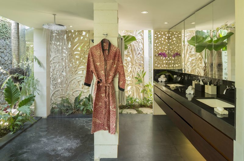 Uma Wana Prasta His and Hers Bathroom, Canggu | 5 Bedroom Villas Bali
