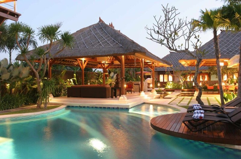 Villa Asta Sun Loungers, Batubelig | 5 Bedroom Villas Bali
