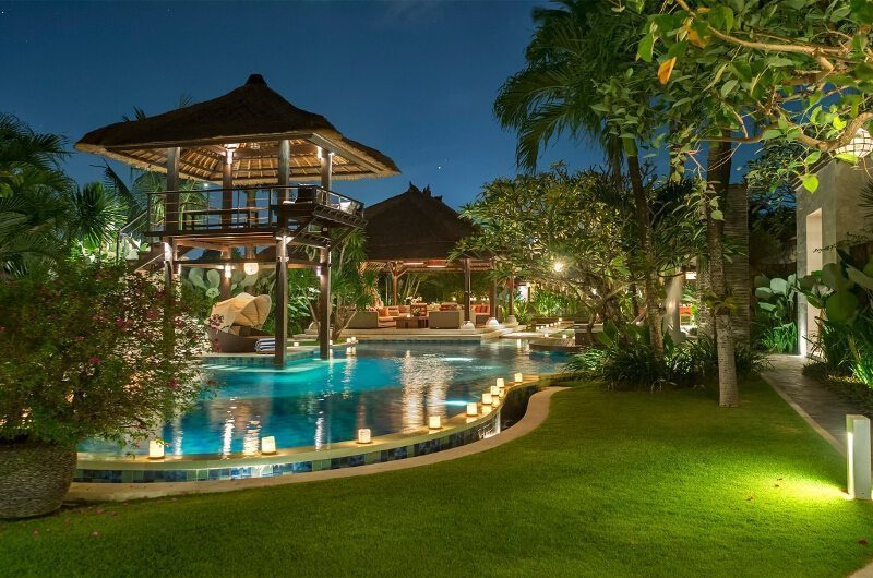 Villa Asta Gardens and Pool, Batubelig | 5 Bedroom Villas Bali