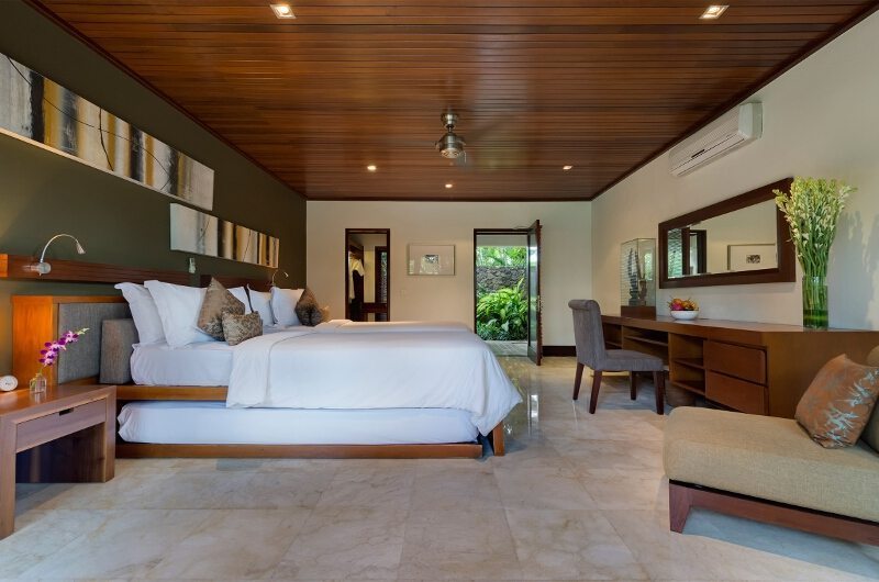Villa Asta Spacious Bedroom, Batubelig | 5 Bedroom Villas Bali