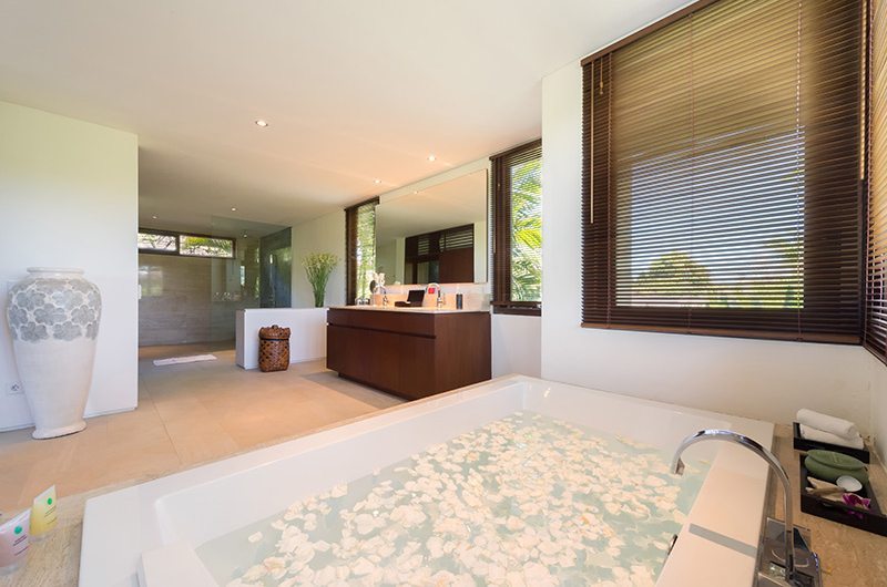 Bendega Villas Romantic Bathtub Set Up, Canggu | 5 Bedroom Villas Bali