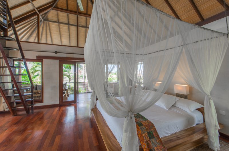 Villa Coraffan Bedroom with Wooden Floor, Canggu | 5 Bedroom Villas Bali
