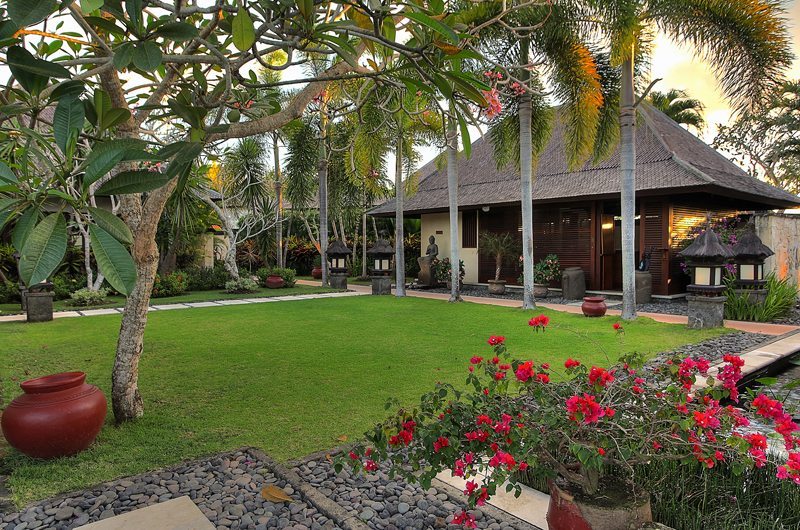 Villa Indah Manis Lawns, Uluwatu | 5 Bedroom Villas Bali