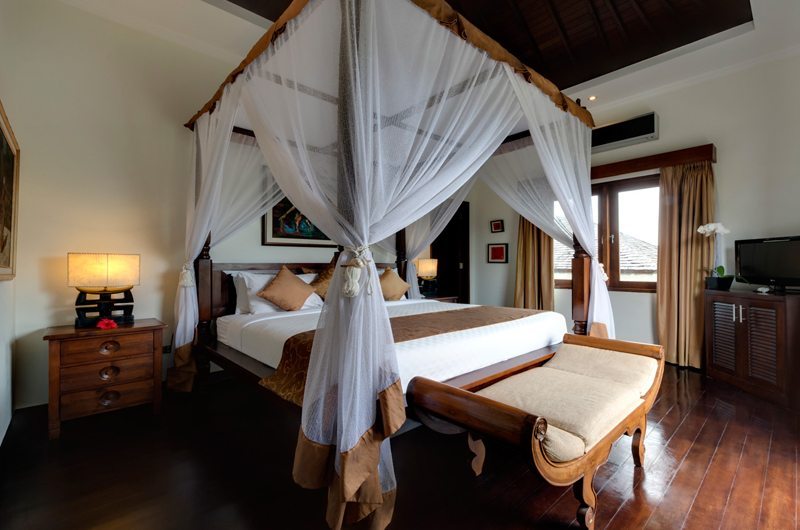 Villa Kalimaya Bedroom with Sofa, Seminyak | 5 Bedroom Villas Bali