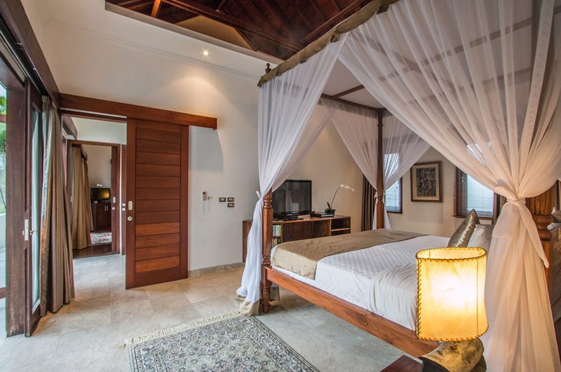 Villa Kalimaya Bedroom with Table Lamp, Seminyak | 5 Bedroom Villas Bali