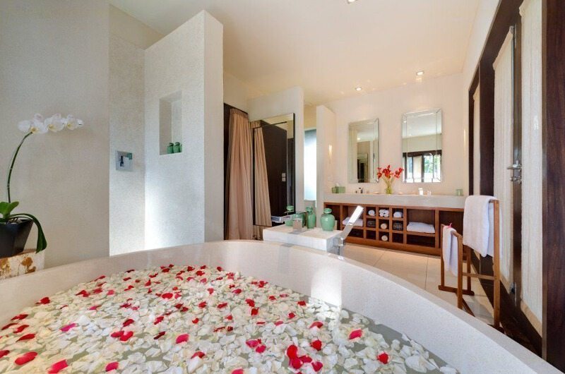 Villa Mata Air Romantic Bathtub Set Up, Canggu | 5 Bedroom Villas Bali