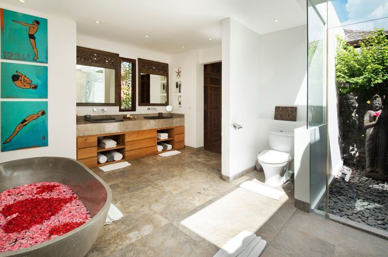 Villa Tiga Puluh Romantic Bathtub Set Up, Seminyak | 5 Bedroom Villas Bali