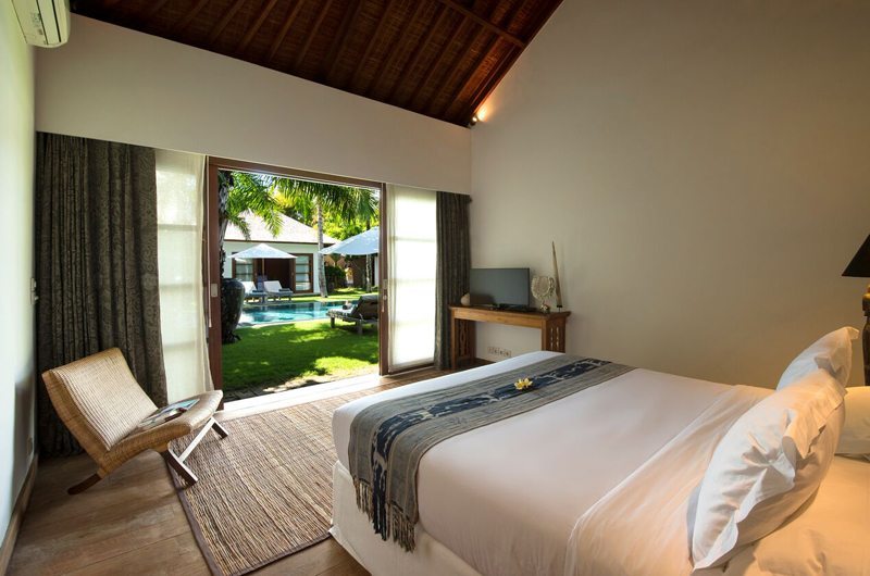 Villa Tiga Puluh Bedroom with TV, Seminyak | 5 Bedroom Villas Bali