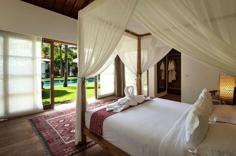 Villa Tiga Puluh Bedroom with Wooden Floor, Seminyak | 5 Bedroom Villas Bali