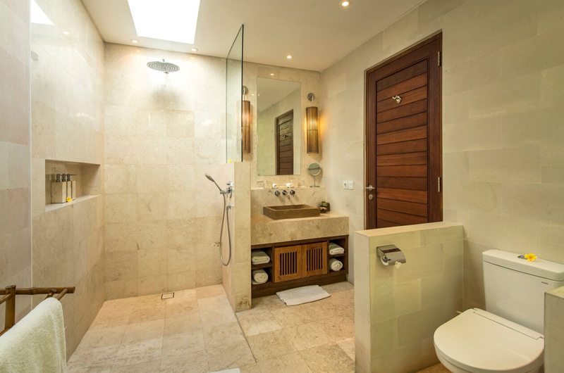 Villa Tiga Puluh Bathroom with Shower, Seminyak | 5 Bedroom Villas Bali